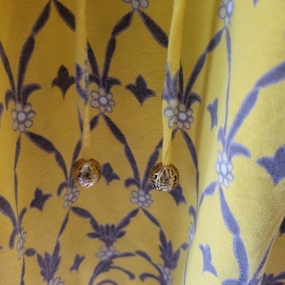 Juice couture dress has ruffled on or off shoulder sleeves, size medium. - Picture 7 of 7